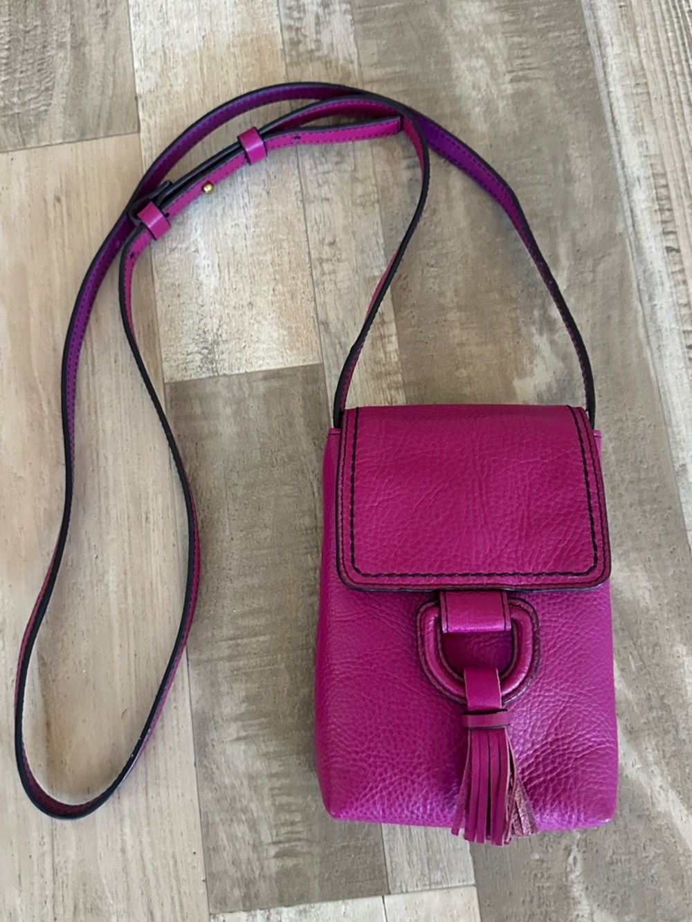 Fossil Crossbody Phone Bag Purse in Fuchsia - Classic Tassel Detail